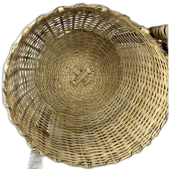 Wicker Basket Lg w/Lid Vintage Tan with Center Brown Stripe - Picture 8 of 8